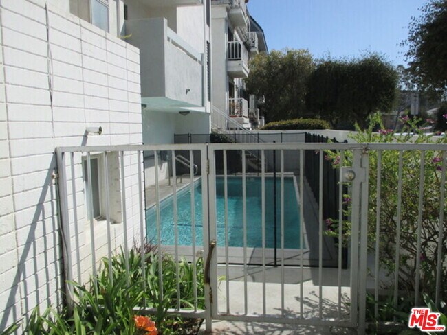 1033 3rd St in Santa Monica, CA - Building Photo - Building Photo
