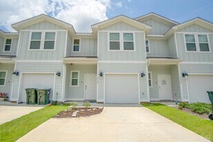 1538 Iroquois Ct in Pensacola, FL - Building Photo