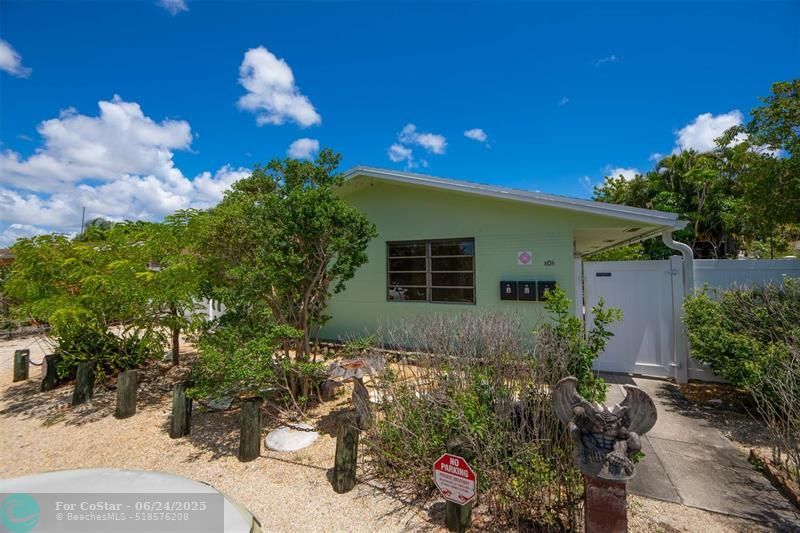805 NE 40th St in Oakland Park, FL - Building Photo