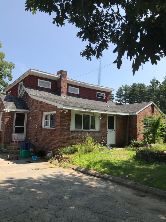 233 Main St in Plaistow, NH - Building Photo