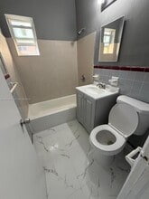 16200 NE 19th Pl in North Miami Beach, FL - Building Photo - Building Photo