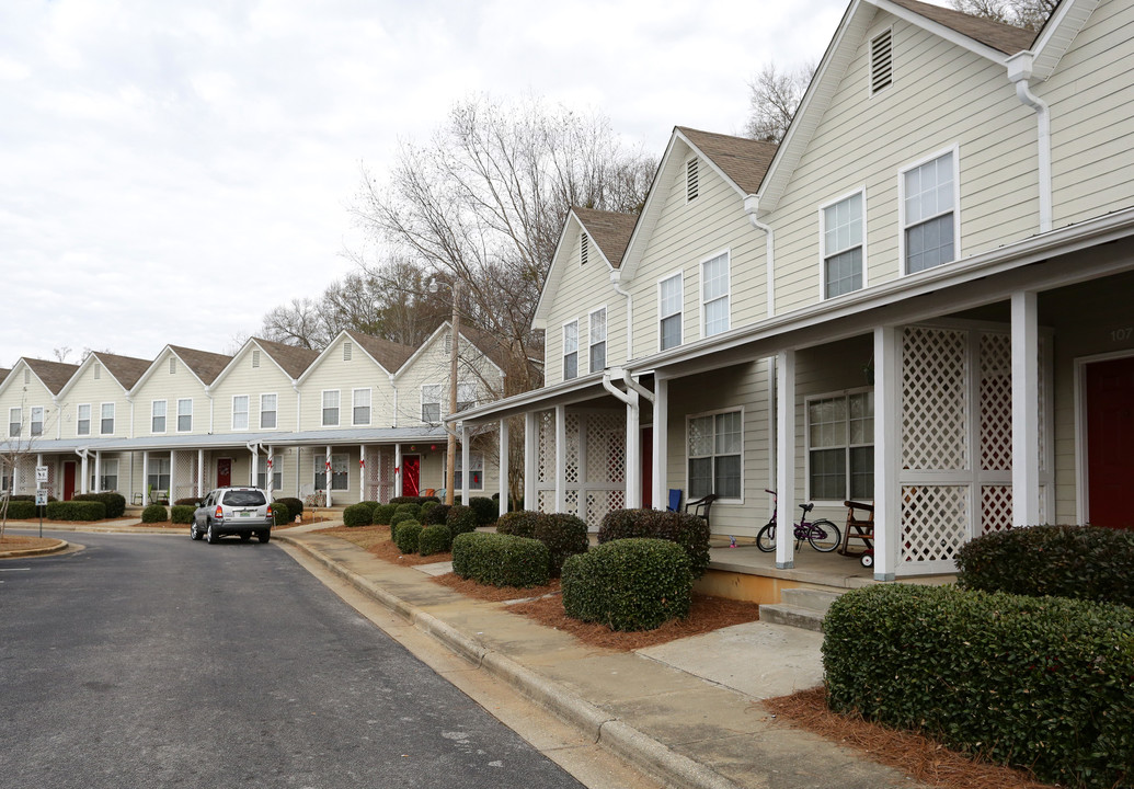 Darden Oaks Townhomes & Apartments in Opelika, AL - Building Photo