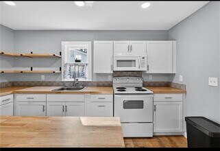 2329 Reynolds St in Brunswick, GA - Building Photo - Building Photo