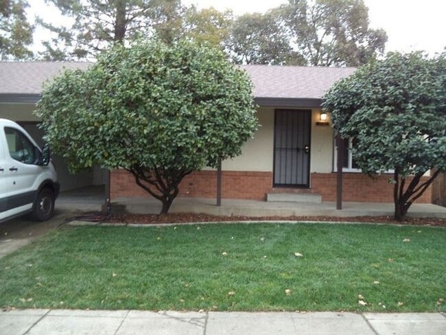 property at 3045 Freeport Blvd
