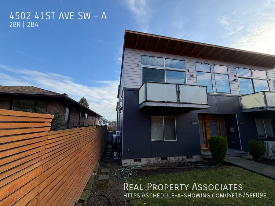 4502 41st Ave SW in Seattle, WA - Building Photo