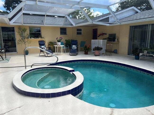 3255 Village Ln in Sarasota, FL - Building Photo - Building Photo