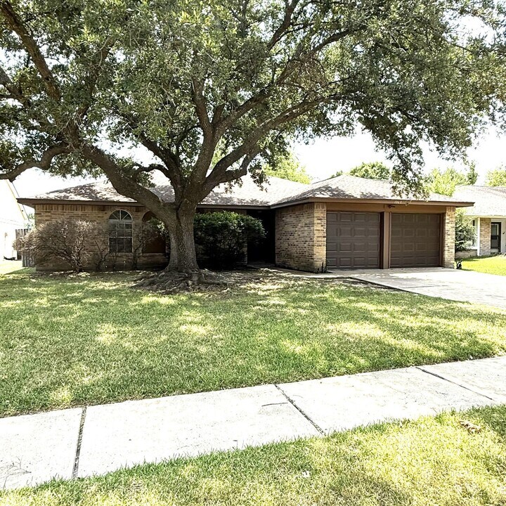 13611 Splintered Oak Dr in Houston, TX - Building Photo
