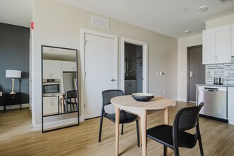 21 Charles St in Cambridge, MA - Foto de edificio - Building Photo