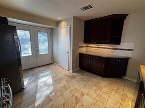 2209 Emmett Pkwy in Austin, TX - Foto de edificio - Building Photo