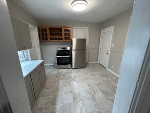 2114 Cherry St, Unit 502 Realty LLC in Erie, PA - Foto de edificio - Building Photo