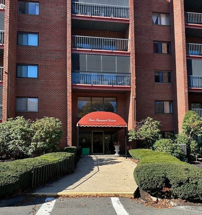 2 Summit Dr in Reading, MA - Building Photo - Building Photo