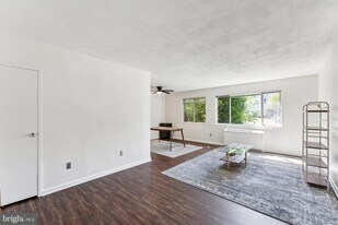 3701 5th St S in Arlington, VA - Building Photo