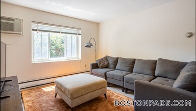 11 Brattle St, Unit 9 in Arlington, MA - Foto de edificio - Building Photo