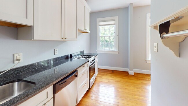 2527 Q St NW in Washington, DC - Building Photo - Building Photo