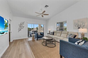 6010 Chardonnay Ln in Naples, FL - Building Photo