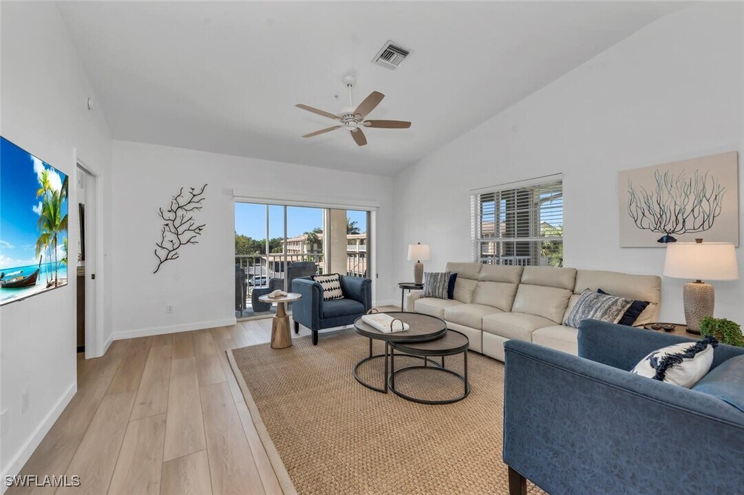 6010 Chardonnay Ln in Naples, FL - Foto de edificio