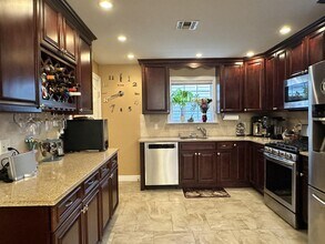 1515 Sweetwater Ave in Elmont, NY - Building Photo - Building Photo