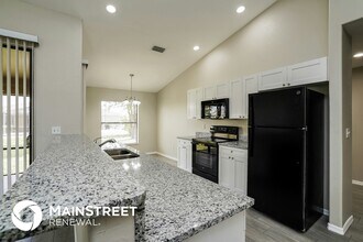 2805 NW 24th Pl in Cape Coral, FL - Foto de edificio - Building Photo