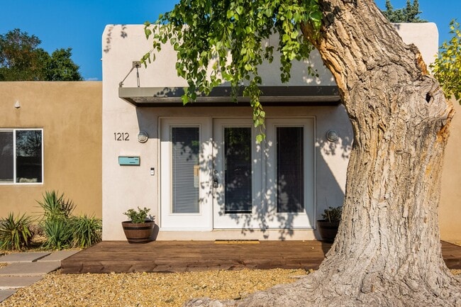 1212 Calle Del Sol NE in Albuquerque, NM - Foto de edificio - Building Photo