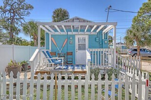 2179 Pineapple Ave in Melbourne, FL - Building Photo