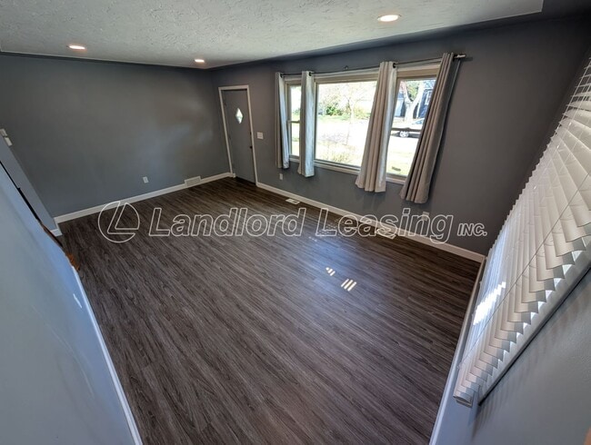 225 Fairlawn Ave in Elyria, OH - Building Photo - Building Photo