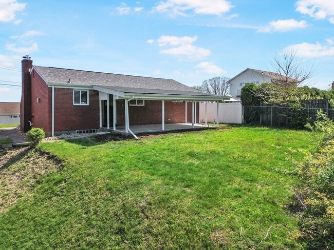 1426 Magnolia Dr in Pittsburgh, PA - Building Photo - Building Photo