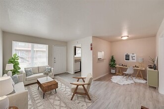 1521 Sherwood Forest St in Houston, TX - Building Photo - Building Photo
