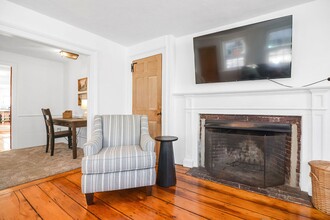 6 Mill Ln in Rockport, MA - Foto de edificio - Building Photo