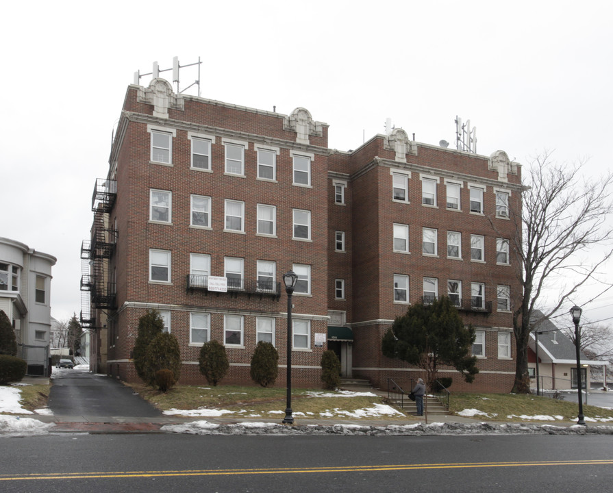 1011 E Jersey St in Elizabeth, NJ - Building Photo