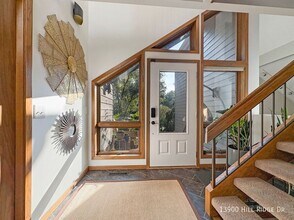 13900 Hill Ridge Dr in Hopkins, MN - Foto de edificio - Building Photo