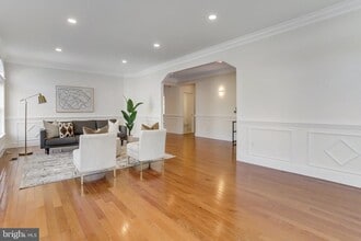 1615 S Oakland St in Arlington, VA - Foto de edificio - Building Photo