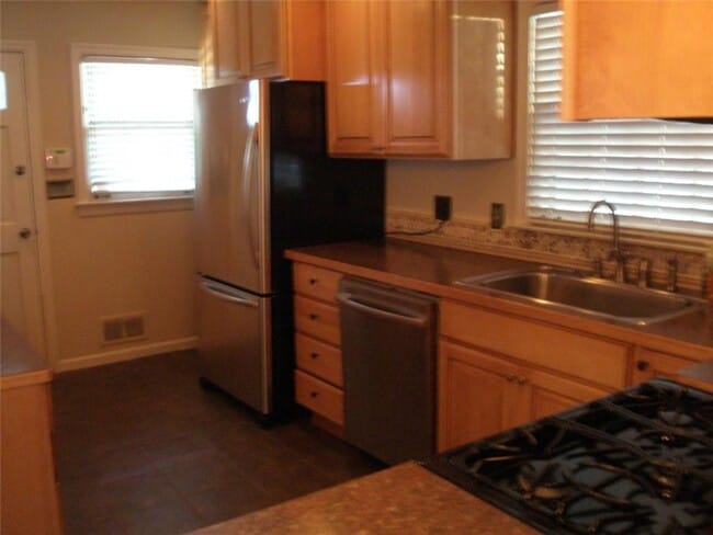 3962 Chamblee Dunwoody Rd in Chamblee, GA - Building Photo - Building Photo