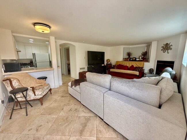 328 Lakeshore Dr in Oxnard, CA - Building Photo - Building Photo