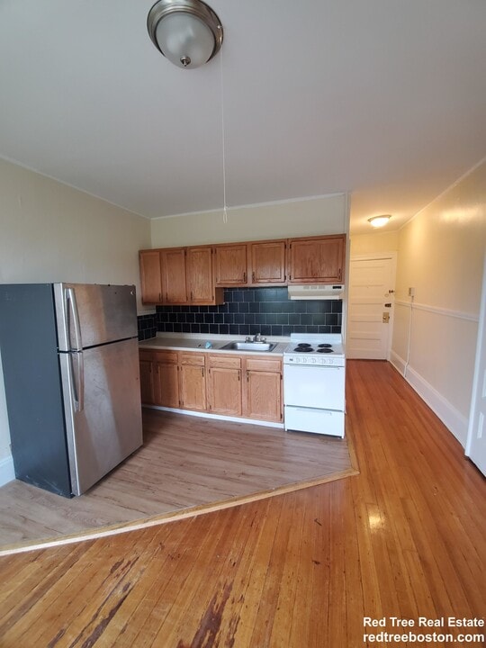230 Harvard St, Unit 3 in Brookline, MA - Building Photo