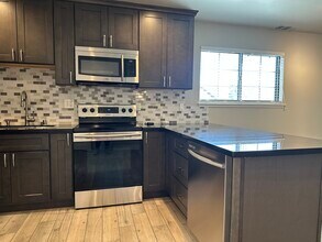 7445 Auburn Oaks Ct in Citrus Heights, CA - Building Photo - Building Photo