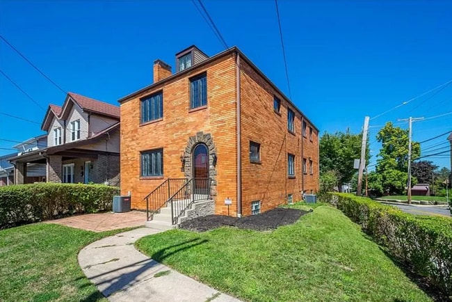 433 Winterhill St, Unit 1 in Pittsburgh, PA - Building Photo - Building Photo