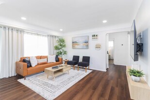 29744 Rosslyn Ave in Garden City, MI - Building Photo