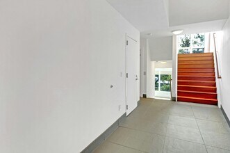 22 Vela Way in Edgewater, NJ - Building Photo - Building Photo