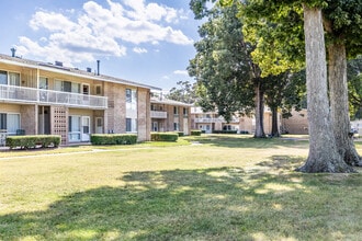 Pinewood Gardens Apartments in Norfolk, VA - Building Photo - Building Photo