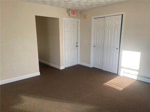 585 Main St in East Greenwich, RI - Building Photo - Building Photo