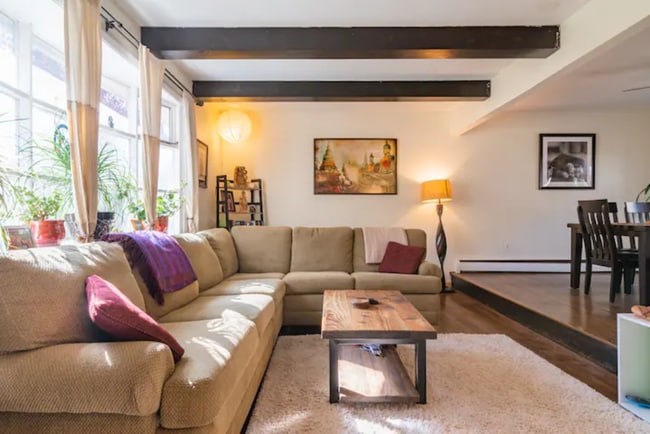 22 Whitney Dr in Woodstock, NY - Building Photo - Building Photo