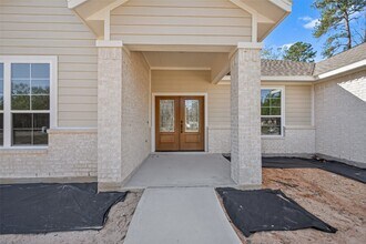 12879 Oak Barrel Rd in Willis, TX - Building Photo - Building Photo