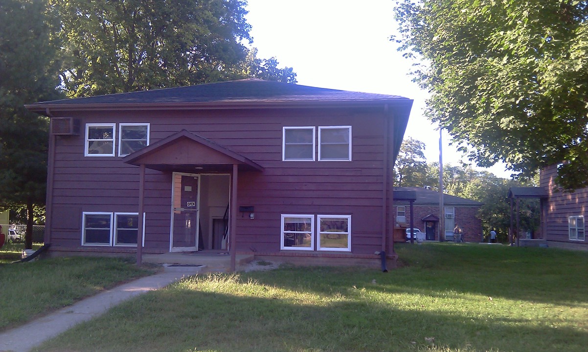 Grove Street Apartments in Bloomington, IL - Building Photo