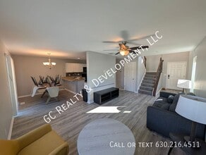 646 Vine St in Hampshire, IL - Building Photo - Building Photo