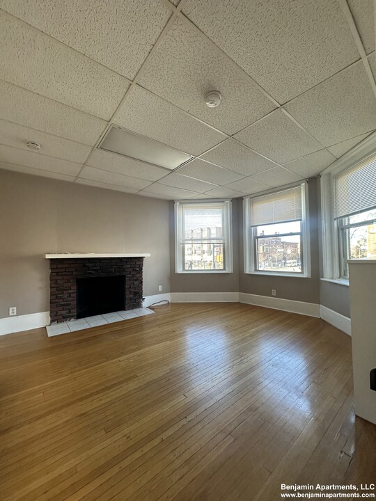 896 Beacon St, Unit 1 in Boston, MA - Building Photo