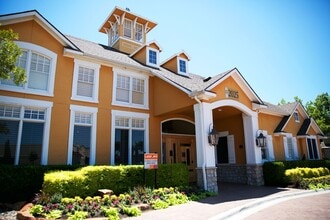 Lakepointe Residences in Lewisville, TX - Foto de edificio - Building Photo