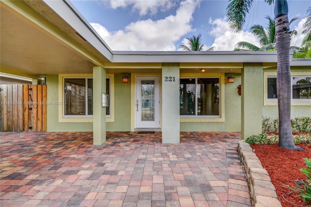 221 NW 47th Ct in Fort Lauderdale, FL - Building Photo