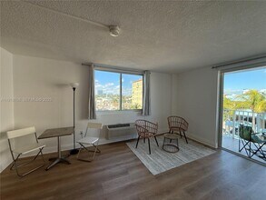 1255 Collins Ave in Miami Beach, FL - Building Photo - Building Photo