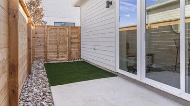 Avendale at The Colony in Bastrop, TX - Foto de edificio - Building Photo