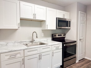 Springwood Apartments in Greenville, SC - Foto de edificio - Building Photo